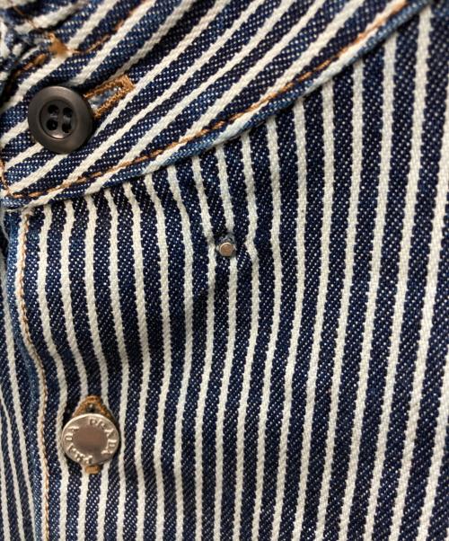 PRADA（プラダ）PRADA (プラダ) トライアングルロゴ ブルーストライプ ヒッコリーデニムシャツ ホワイト×ブルー サイズ:Mの古着・服飾アイテム