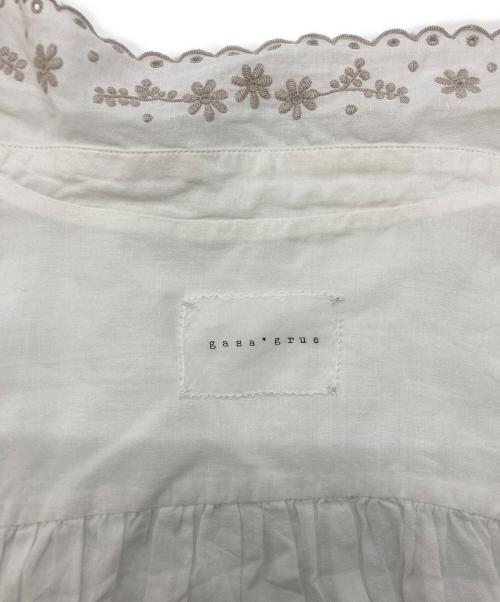 gasa*grue（ガサ）gasa*grue (ガサ) 刺繍リネンシャツブラウス ホワイト サイズ:実寸サイズをご参照下さい。の古着・服飾アイテム