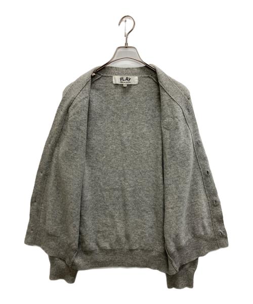 PLAY COMME des GARCONS（プレイコムデギャルソン）PLAY COMME des GARCONS (プレイコムデギャルソン) ニットカーディガン グレー サイズ:SIZE Mの古着・服飾アイテム