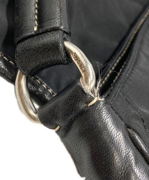 PRADA（プラダ）PRADA (プラダ) タッセル付きワンショルダーバッグ ブラックの古着・服飾アイテム