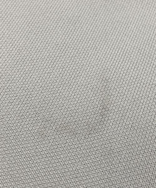 1piu1uguale3 GOLF（ウノ ピゥ ウノ ウグァーレ トレ ゴルフ）1piu1uguale3 GOLF (ウノ ピゥ ウノ ウグァーレ トレ ゴルフ) R-NECK KNIT PLAIN BACK CIRCLE グレー サイズ:SIZE 3の古着・服飾アイテム