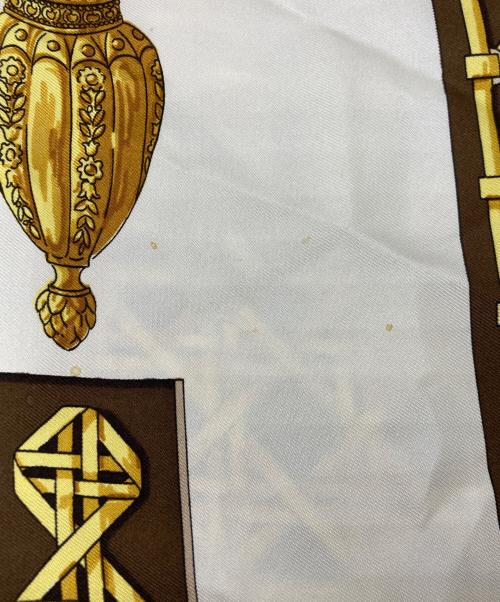 HERMES（エルメス）HERMES (エルメス) スカーフ ホワイト×ベージュの古着・服飾アイテム