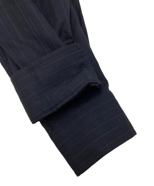 COMME des GARCONS HOMME PLUS（コムデギャルソンオムプリュス）COMME des GARCONS HOMME PLUS (コムデギャルソンオムプリュス) フロントポケット フォーマル ストライプ 長袖シャツ ネイビー サイズ:SIZES Sの古着・服飾アイテム