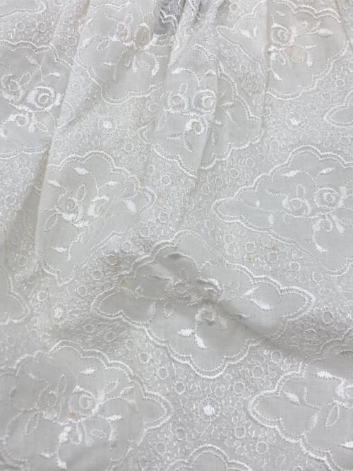 tricot COMME des GARCONS（トリココムデギャルソン）tricot COMME des GARCONS (トリココムデギャルソン) レース刺繍スカート ホワイト サイズ:SIZE Mの古着・服飾アイテム