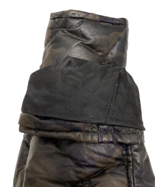 ISAMU KATAYAMA BACKLASH（イサムカタヤマ･バックラッシュ）ISAMU KATAYAMA BACKLASH (イサムカタヤマ・バックラッシュ) RAWLIFE (ロウライフ) 別注カモフラージュ鹿革レザーダウンジャケット ブラック サイズ:SIZE Lの古着・服飾アイテム