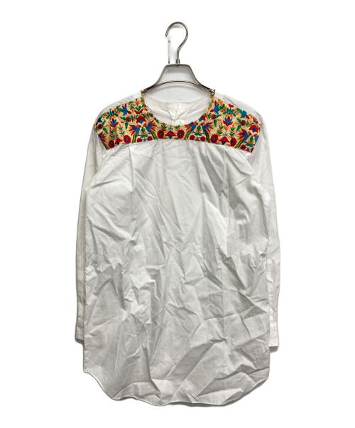 COMME des GARCONS HOMME PLUS（コムデギャルソンオムプリュス）COMME des GARCONS HOMME PLUS (コムデギャルソンオムプリュス) 前後逆転 フラワー刺繍シャツ ホワイト サイズ:SIZE XSの古着・服飾アイテム