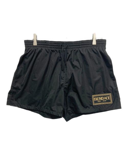 FENDI（フェンディ）FENDI (フェンディ) VERSACE (ヴェルサーチェ) Fendace Logo Mid-Length Swim Shorts ブラック サイズ:50の古着・服飾アイテム