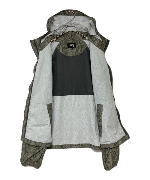 stussy（ステューシー）stussy (ステューシー) BEACH SHELL SNAKE PRINT NYLON/ジャケット カーキ サイズ:SIZE XLの古着・服飾アイテム