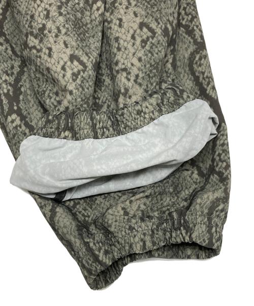 stussy（ステューシー）stussy (ステューシー) BEACH SHELL SNAKE PRINT NYLON/ジャケット カーキ サイズ:SIZE XLの古着・服飾アイテム