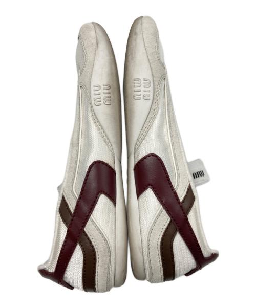 MIU MIU（ミュウミュウ）MIU MIU (ミュウミュウ) ジムナジウム バレリーナ ホワイト×ブラウン サイズ:SIZE 35・5の古着・服飾アイテム
