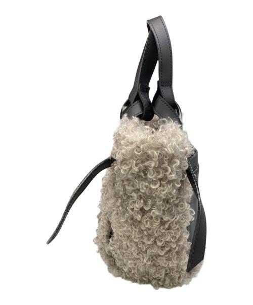 VIOLAd'ORO（ヴィオラドーロ）VIOLAd'ORO (ヴィオラドーロ) ボアハンドバッグ ブラック×ベージュ サイズ:実寸サイズをご参照下さい。の古着・服飾アイテム