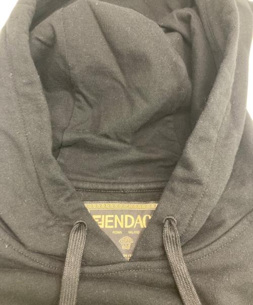 FENDI（フェンディ）FENDI (フェンディ) VERSACE (ヴェルサーチェ) FENDACEコラボパーカー ブラック サイズ:Lの古着・服飾アイテム