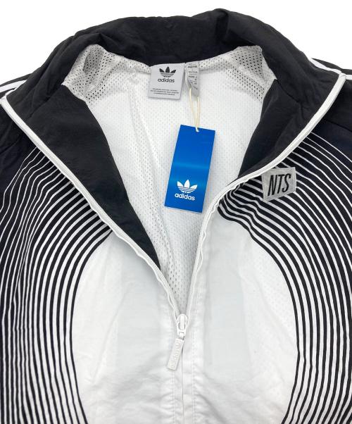 adidas（アディダス）adidas (アディダス) NTS Radio (NTSラジオ) 総柄プリント SSTトラックトップ ブラック×ホワイト サイズ:SIZE XL 未使用品の古着・服飾アイテム