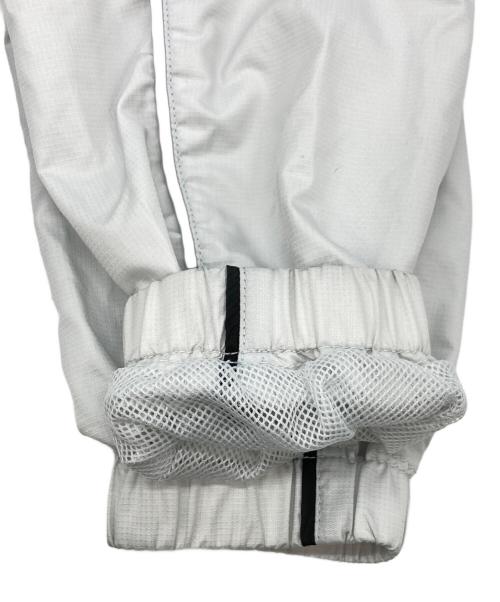 FUTUR ARCHIVE（フューチャーアーカイブビームス）FUTUR ARCHIVE (フューチャーアーカイブビームス) 2TONE SPORT BLOUSON/ナイロンジップパーカー ホワイト×ブラック サイズ:SIZE Sの古着・服飾アイテム