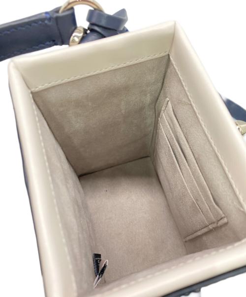 Kate Spade（ケイトスペード）Kate Spade (ケイトスペード) サンキス スムースレザー ストライプ プリント 3D テント サングラス ショルダーバッグ ホワイト×ベージュの古着・服飾アイテム