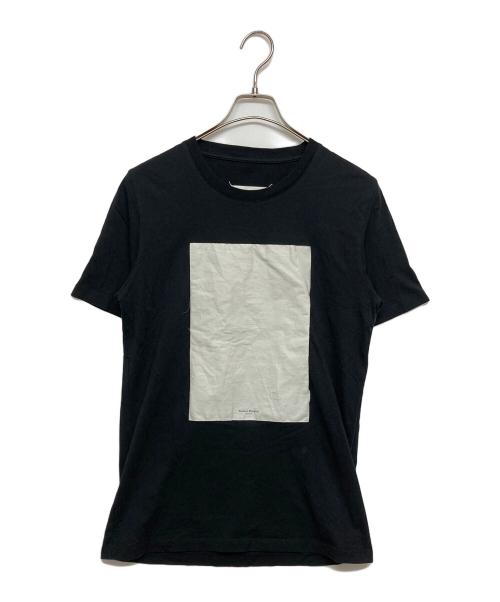 Maison Margiela（メゾンマルジェラ）Maison Margiela (メゾンマルジェラ) ロゴプリント入り アートパッチ装飾 クルーネックTシャツ ブラック サイズ:SIZE46の古着・服飾アイテム
