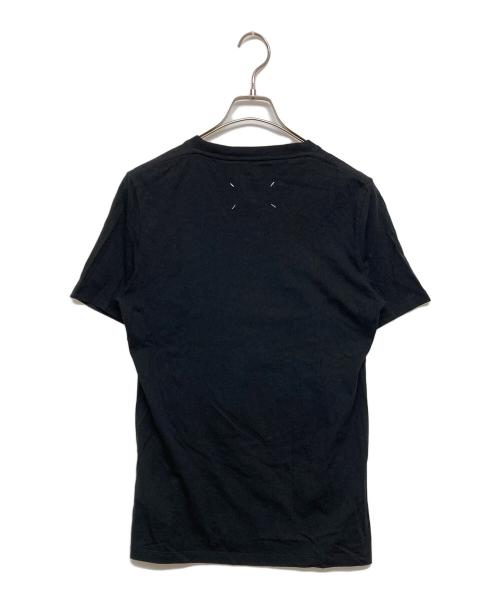 Maison Margiela（メゾンマルジェラ）Maison Margiela (メゾンマルジェラ) ロゴプリント入り アートパッチ装飾 クルーネックTシャツ ブラック サイズ:SIZE46の古着・服飾アイテム