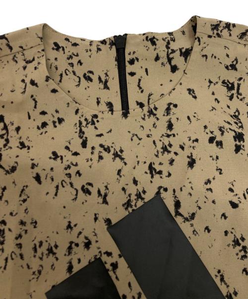 adidas（アディダス）adidas (アディダス) HYKE (ハイク) プルオーバーカットソー ベージュ サイズ:SIZE L 未使用品の古着・服飾アイテム