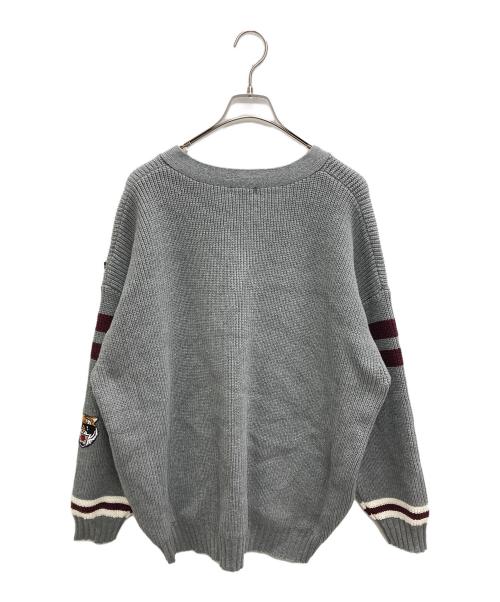 darich（ダーリッチ）darich (ダーリッチ) カレッジワッペンVネックニットカーディガン グレー サイズ:SIZE FREEの古着・服飾アイテム
