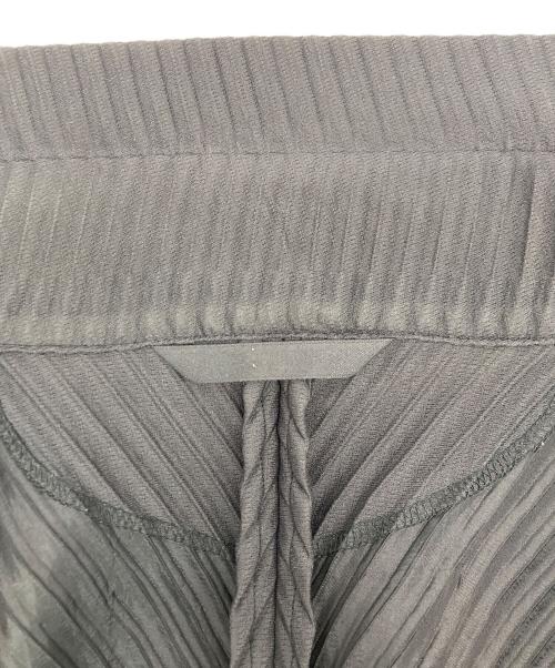 HOMME PLISSE ISSEY MIYAKE（オム プリッセ イッセイ ミヤケ）HOMME PLISSE ISSEY MIYAKE (オム プリッセ イッセイ ミヤケ) MONTHLY COLOR NOVEMBER COAT ブラック サイズ:SIZE3の古着・服飾アイテム