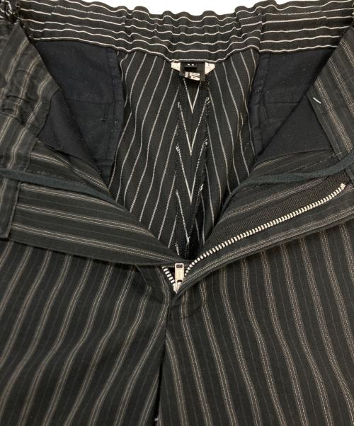 BLACK COMME des GARCONS（ブラックコムデギャルソン）BLACK COMME des GARCONS (ブラックコムデギャルソン) ドッキングデザインストライプパンツ ブラック サイズ:SIZE Mの古着・服飾アイテム