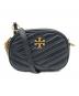 TORY BURCH（トリーバーチ）の古着「KIRA CHEVRON SMALL CAMERA BAG」｜ブラック