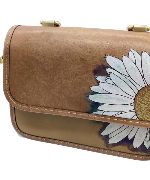 COACH（コーチ）COACH (コーチ) KOKI (コウキ) ローグ トップ ハンドル オリジナル ナチュラル レザー ウィズ デイジー ブラウンの古着・服飾アイテム