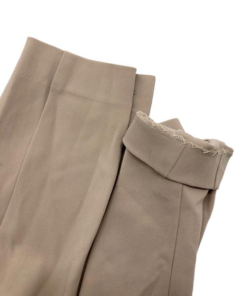 BEIGE（ベイジ）BEIGE (ベイジ) RUE / スリットネックフォルムブラウス ベージュ サイズ:SIZE2の古着・服飾アイテム