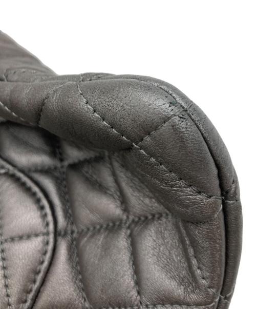 CHANEL（シャネル）CHANEL (シャネル) シルバー ラムスキン クラッチバッグ シルバーの古着・服飾アイテム