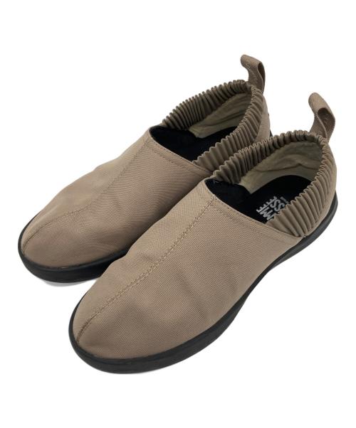 HOMME PLISSE ISSEY MIYAKE（オム プリッセ イッセイ ミヤケ）HOMME PLISSE ISSEY MIYAKE (オム プリッセ イッセイ ミヤケ) サイドプリーツスリッポン ベージュ サイズ:SIZE 28cmの古着・服飾アイテム