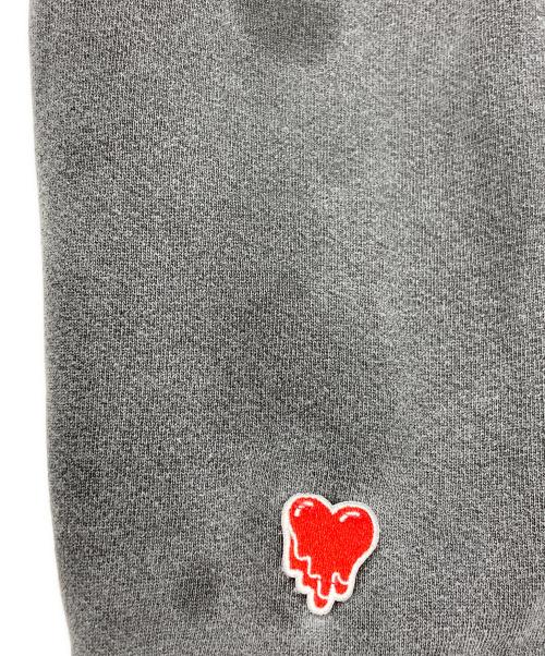 EMOTIONALLY UNAVAILABLE（エモーショナリー・アンアベイラブル）EMOTIONALLY UNAVAILABLE (エモーショナリー・アンアベイラブル) ロゴパーカー グレー サイズ:SIZE Lの古着・服飾アイテム