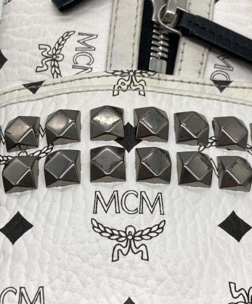 MCM（エムシーエム）MCM (エムシーエム) サイドスタッズヴィセトスバックパック ホワイト サイズ:実寸サイズをご参照下さい。の古着・服飾アイテム