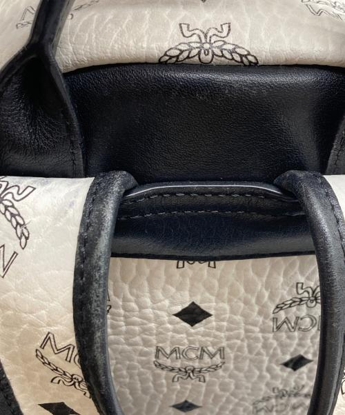 MCM（エムシーエム）MCM (エムシーエム) サイドスタッズヴィセトスバックパック ホワイト サイズ:実寸サイズをご参照下さい。の古着・服飾アイテム