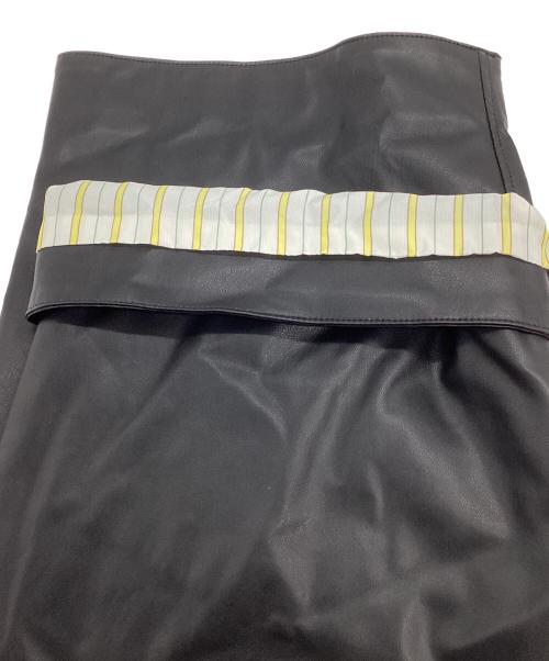 digawel（ディガウェル）digawel (ディガウェル) V neck P/O フェイクレザーVネックプルオーバー ブラック サイズ:SIZE 2 未使用品の古着・服飾アイテム