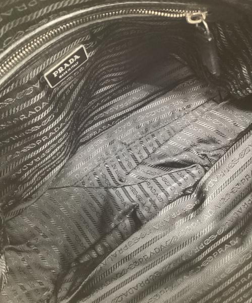 PRADA（プラダ）PRADA (プラダ) トライアングルロゴナイロンショルダーバッグ ブラックの古着・服飾アイテム