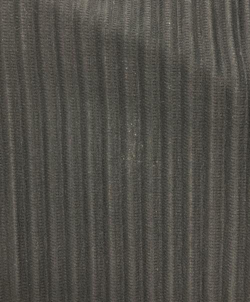 HOMME PLISSE ISSEY MIYAKE（オム プリッセ イッセイ ミヤケ）HOMME PLISSE ISSEY MIYAKE (オム プリッセ イッセイ ミヤケ) ハーフパンツ ブラック サイズ:SIZE 3の古着・服飾アイテム