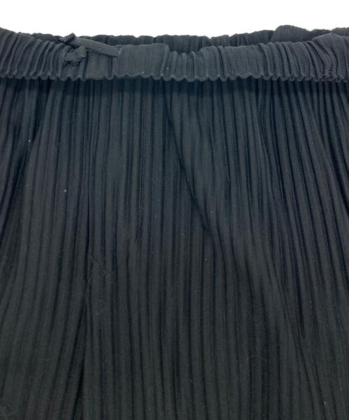 HOMME PLISSE ISSEY MIYAKE（オム プリッセ イッセイ ミヤケ）HOMME PLISSE ISSEY MIYAKE (オム プリッセ イッセイ ミヤケ) ハーフパンツ ブラック サイズ:SIZE 3の古着・服飾アイテム