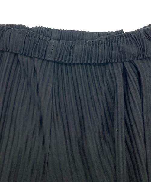 HOMME PLISSE ISSEY MIYAKE（オム プリッセ イッセイ ミヤケ）HOMME PLISSE ISSEY MIYAKE (オム プリッセ イッセイ ミヤケ) ハーフパンツ ブラック サイズ:SIZE 3の古着・服飾アイテム