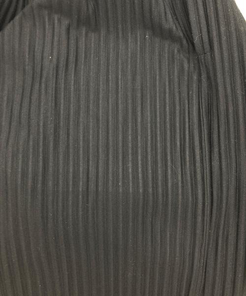 HOMME PLISSE ISSEY MIYAKE（オム プリッセ イッセイ ミヤケ）HOMME PLISSE ISSEY MIYAKE (オム プリッセ イッセイ ミヤケ) ハーフパンツ ブラック サイズ:SIZE 3の古着・服飾アイテム