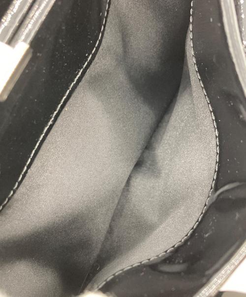 MOSCHINO（モスキーノ）MOSCHINO (モスキーノ) ハンドカフハンドルパテントハンドバッグ ブラック サイズ:実寸サイズをご参照下さい。の古着・服飾アイテム