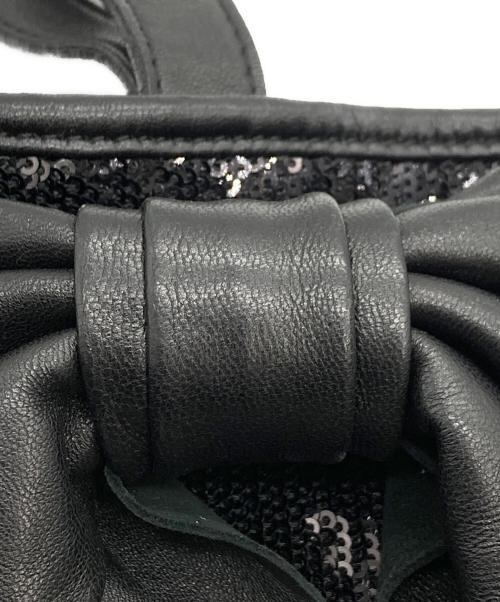 RED VALENTINO（レッドヴァレンティノ）RED VALENTINO (レッドヴァレンティノ) スパンコールリボントートバッグ ブラック サイズ:実寸サイズをご参照下さい。の古着・服飾アイテム
