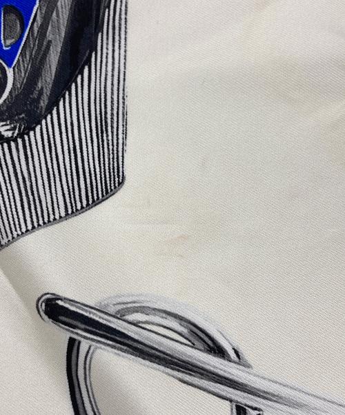 BURBERRY（バーバリー）BURBERRY (バーバリー) KNIGHT HARDWEAR SILK SCARF ホワイト×ブルーの古着・服飾アイテム