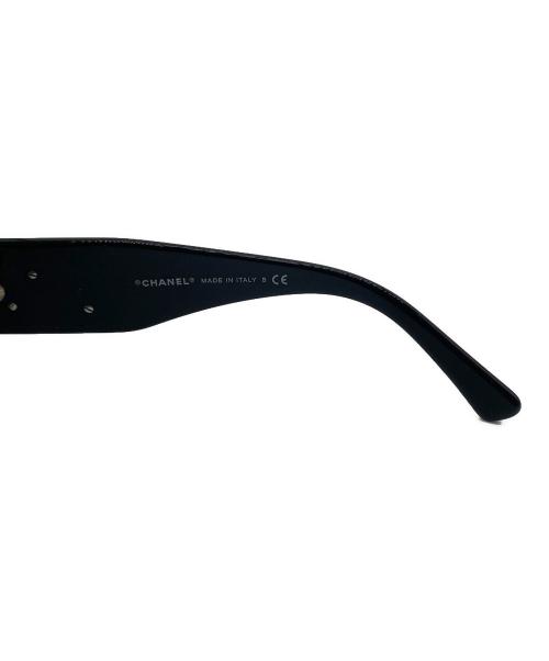 CHANEL（シャネル）CHANEL (シャネル) カメリア サングラス ブラック サイズ:56□16 130の古着・服飾アイテム