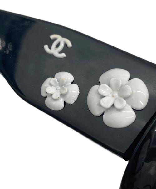 CHANEL（シャネル）CHANEL (シャネル) カメリア サングラス ブラック サイズ:56□16 130の古着・服飾アイテム