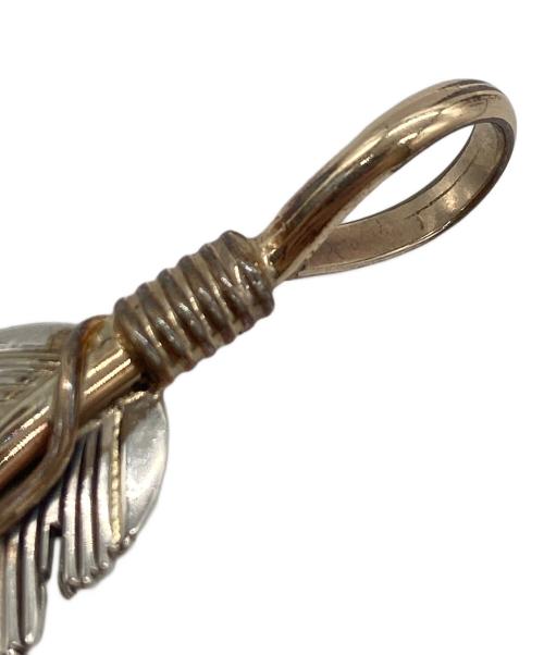 HARVEY MACE（ハーヴィー・メイス）HARVEY MACE (ハーヴィー・メイス) 12KGF イーグルフェザー ペンダント S/右 シルバー×ゴールドの古着・服飾アイテム