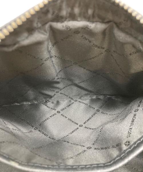 MICHAEL KORS（マイケル・コース）MICHAEL KORS (マイケル・コース) シグネチャークロスボディーバッグ ブラック サイズ:実寸サイズをご参照下さい。の古着・服飾アイテム