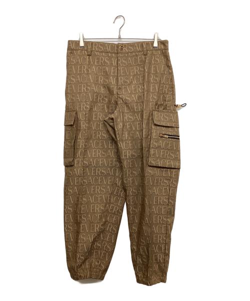 VERSACE（ヴェルサーチェ）VERSACE (ヴェルサーチェ) ヴェルサーチェ オールオーバー カーゴ パンツ ベージュ サイズ:SIZE 50の古着・服飾アイテム