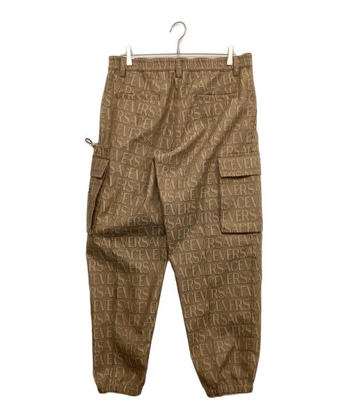VERSACE（ヴェルサーチェ）VERSACE (ヴェルサーチェ) ヴェルサーチェ オールオーバー カーゴ パンツ ベージュ サイズ:SIZE 50の古着・服飾アイテム