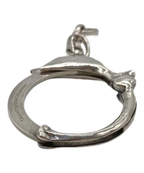 TAKAHIROMIYASHITA TheSoloIst.（タカヒロミヤシタ ザソロイスト）TAKAHIROMIYASHITA TheSoloIst. (タカヒロミヤシタ ザソロイスト) END (エンド) BONE SHAPED HANDCUFFS BRACELET サイズ:実寸サイズをご参照下さい。の古着・服飾アイテム