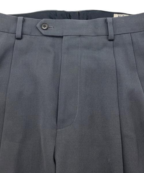 AURALEE（オーラリー）AURALEE (オーラリー) LIGHT WOOLMAX GABARDINE TWO-TUCK SLACKS グレー サイズ:SIZE4の古着・服飾アイテム